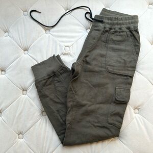 Aritzia community cargo joggers size xxs olive green